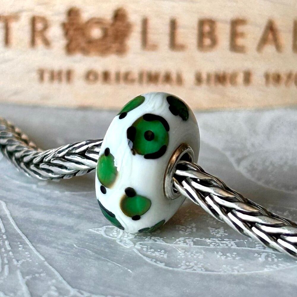 TROLLBEADS Opal Jaguar Green Black Cream Opaque LAA 925S NEW